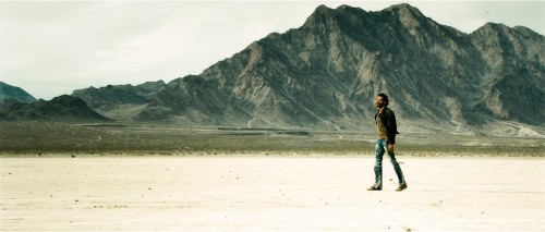 Kites-2010-Hindi-www.moviespapa.boo-1080p-BluRay.mkv_snapshot_00.04.24.730.jpg