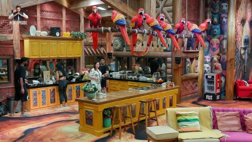 Bigg-Boss-Season-19-2025-www.moviespapa.vu-EP04-Hindi-JioHotStar-Series-1080p.mkv_snapshot_00.54.26.000.jpg