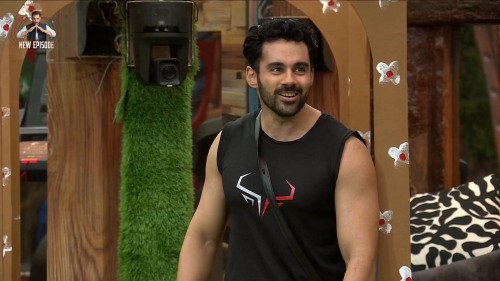 Bigg-Boss-Season-19-2025-www.9kmovies.rip-EP05-Hindi-JioHotStar-Series-1080p.mkv_snapshot_00.15.50.000.jpg