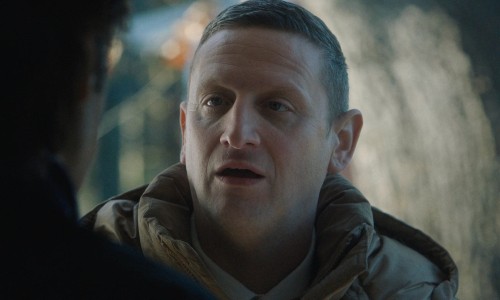 Friendship-2024-www.9kmovies.rip-Hindi-DD5.1--English-1080p-BluRay-2.3GB.mkv_snapshot_00.04.00.240.jpg