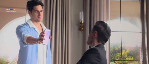 Param-Sundari-2025-Hindi-www.9kmovies.rip-1080p-HDTC.mkv_snapshot_00.08.15.032.jpg