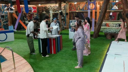 Bigg-Boss-Season-19-2025-EP06-www.moviespapa.vu-Hindi-JioHotStar-Series-1080p.mkv_snapshot_00.05.30.000.jpg