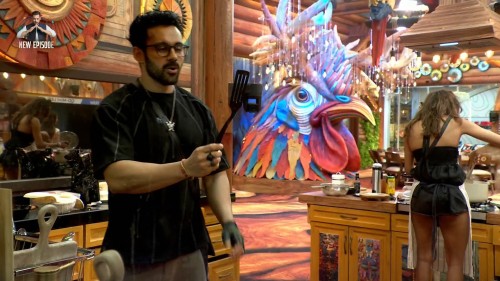 Bigg-Boss-Season-19-2025-EP06-www.moviespapa.vu-Hindi-JioHotStar-Series-1080p.mkv_snapshot_01.00.58.000.jpg