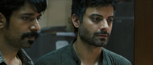 Ugly-2014-Hindi-www.moviespapa.vu-1080p-BluRay.mkv_snapshot_00.17.44.480.jpg