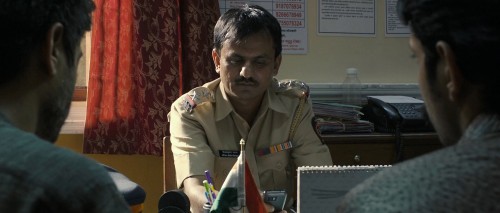 Ugly-2014-Hindi-www.moviespapa.vu-1080p-BluRay.mkv_snapshot_00.24.49.730.jpg