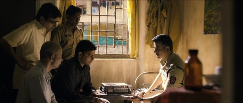 Ugly-2014-Hindi-www.moviespapa.vu-1080p-BluRay.mkv_snapshot_01.27.00.563.jpg