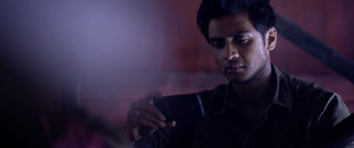7-Hours-to-Go-2016-www.9kmovies.rip-Hindi-ORG-DD-2.0-1080p-HDRip-2.2GB.mkv_snapshot_00.22.53.833.jpg