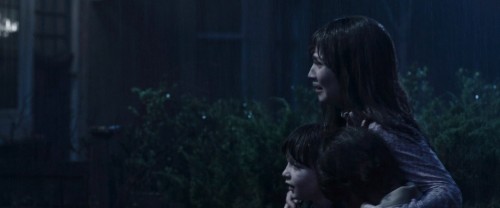The-Conjuring-2-2016-www.9kmovies.rip-Hindi-ORG-DD5.1--English-1080p-BluRay-2.4GB-ESub.mkv_snapshot_01.49.11.097.jpg