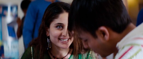 Yuva-2004-Hindi-www.moviespapa.vu-1080p-WEB-DL-AAC-5.1.mkv_snapshot_01.22.26.777.jpg
