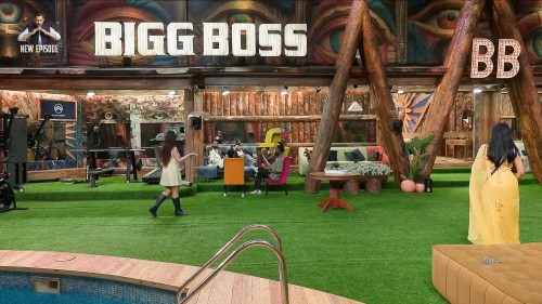 Bigg-Boss-Season-19-2025-www.moviespapa.vu-EP18-Hindi-JioHotStar-Series-1080p.mkv_snapshot_00.22.26.000.jpg