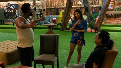 Bigg-Boss-Season-19-2025-www.moviespapa.vu-EP18-Hindi-JioHotStar-Series-1080p.mkv_snapshot_00.32.02.000.jpg