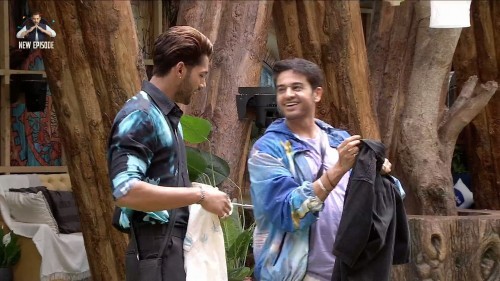 Bigg-Boss-Season-19-2025-www.moviespapa.vu-EP18-Hindi-JioHotStar-Series-1080p.mkv_snapshot_00.52.46.000.jpg