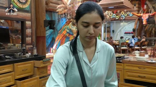 Bigg-Boss-Season-19-2025-EP20-www.moviespapa.vu-Hindi-JioHotStar-Series-1080p.mkv_snapshot_00.01.32.000.jpg