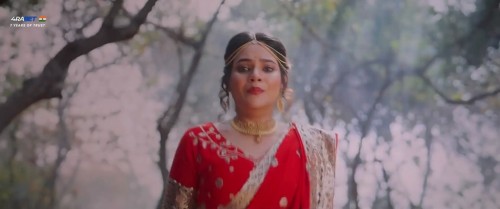 Ek-Chatur-Naar-2025-www.moviespapa.vu-1080p-Hindi-HDTC.mkv_snapshot_00.05.34.615.jpg