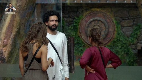 Bigg-Boss-Season-19-2025-www.moviespapa.casa-EP23-Hindi-JioHotStar-Series-1080p.mkv_snapshot_00.03.16.000.jpg