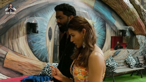 Bigg-Boss-Season-19-2025-www.moviespapa.casa-EP23-Hindi-JioHotStar-Series-1080p.mkv_snapshot_00.20.10.000.jpg