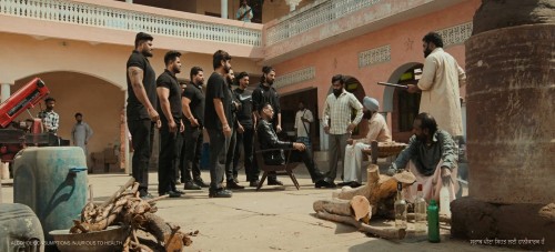 Warning-2-2024-www.moviespapa.com-Hindi-ORG-DD-5.1--Punjabi-1080p-HDRip-2.6GB.mkv_snapshot_00.45.14.958.jpg