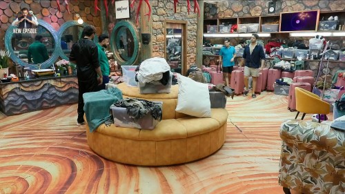 Bigg-Boss-Season-19-2025-EP24-www.9kmovies.rip-Hindi-JioHotStar-Series-1080p.mkv_snapshot_00.09.04.000.jpg