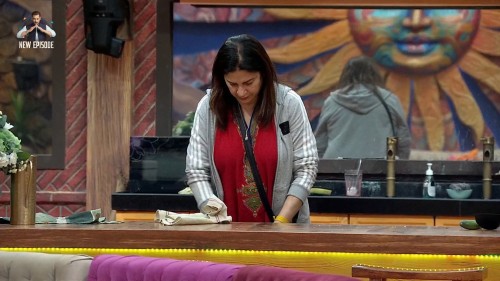 Bigg-Boss-Season-19-2025-EP24-www.9kmovies.rip-Hindi-JioHotStar-Series-1080p.mkv_snapshot_00.12.32.000.jpg