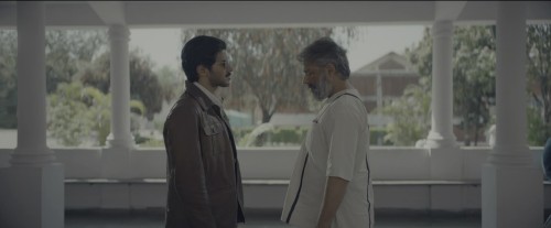 Guns--Gulaabs-2023-www.moviespapa.com-Hindi-ORG-AAC-5.1-NF-Web-Series-1080p-HDRip-5.5GB.mkv_snapshot_01.41.23.340.jpg