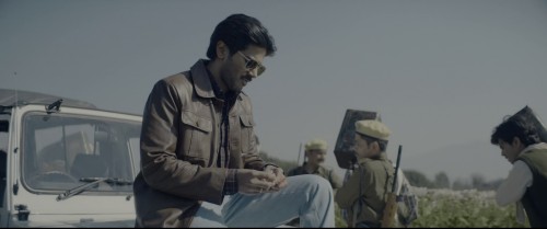 Guns--Gulaabs-2023-www.moviespapa.com-Hindi-ORG-AAC-5.1-NF-Web-Series-1080p-HDRip-5.5GB.mkv_snapshot_02.39.47.882.jpg