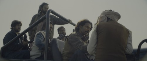 Guns--Gulaabs-2023-www.moviespapa.com-Hindi-ORG-AAC-5.1-NF-Web-Series-1080p-HDRip-5.5GB.mkv_snapshot_03.26.47.383.jpg