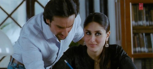 Kurbaan-2009-Hindi-www.moviespapa.casa-1080p-BluRay.mkv_snapshot_00.17.34.355.jpg