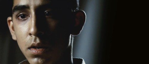 Slumdog-Millionaire-2008-Hindi-www.moviespapa.casa-1080p-WEB-DL.mkv_snapshot_00.19.57.405.jpg