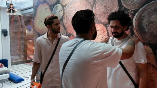 Bigg-Boss-Season-19-2025-EP26-Hindi-JioHotStar-Series-1080p.mkv_snapshot_00.44.24.0002412574cefa295a5.jpg