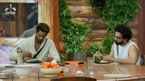 Bigg-Boss-Season-19-2025-EP26-Hindi-JioHotStar-Series-1080p.mkv_snapshot_00.53.41.474.jpg
