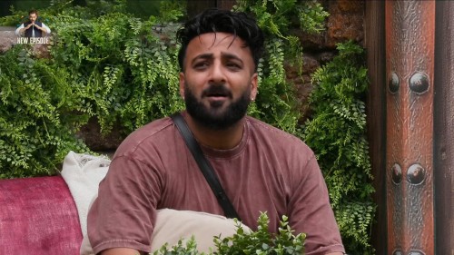 Bigg-Boss-Season-19-2025-EP27-Hindi-JioHotStar-Series-1080p.mkv_snapshot_00.35.30.000.jpg