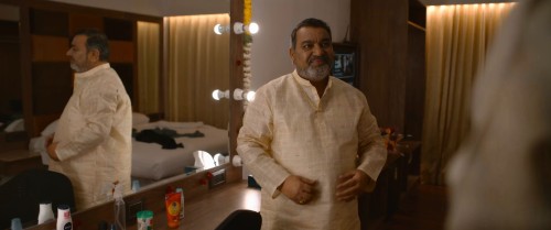 Darling-2024-www.moviespapa.com-Hindi-ORG-DD-5.1--Telugu-UNCUT-1080p-HDRip.mkv_snapshot_00.22.25.542.jpg