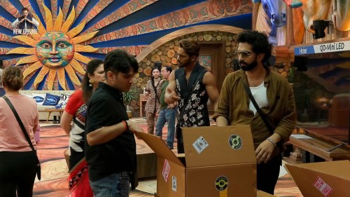 Bigg-Boss-Season-19-2025-www.moviespapa.com-EP32-Hindi-JioHotStar-Series-1080p.mkv_snapshot_00.27.30.000.jpg